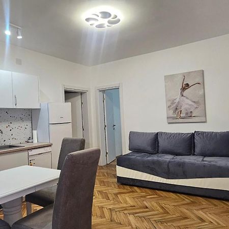 Dika Apartment บาร์ ภายนอก รูปภาพ