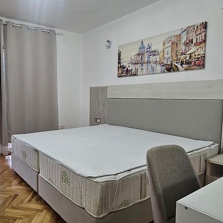 Dika Apartment บาร์ ภายนอก รูปภาพ