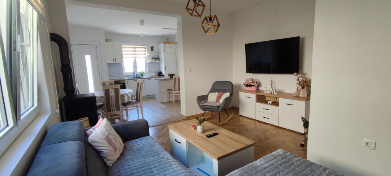 Dika Apartment บาร์ ภายนอก รูปภาพ